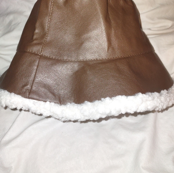 Fashion Nova "Got You Staring" Chocolate Bucket Hat! - Picture 6 of 7